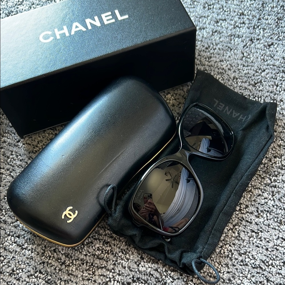 Chanel Black Sunglasses with Gold Accents - Picture 5 of 9
